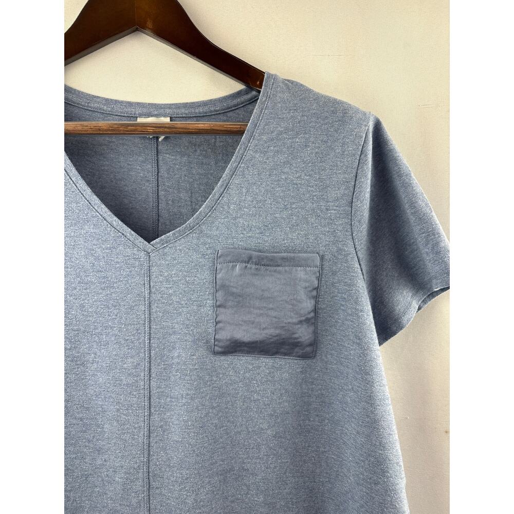 Women’s Chico’s Misty Blue V-Neck Short Sleeve Shirt - Picture 2 of 5